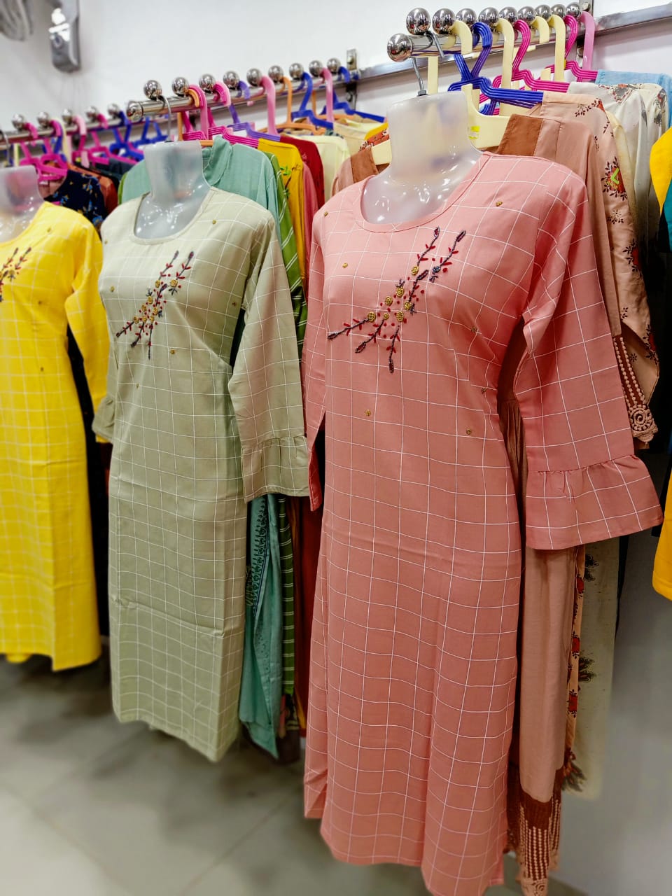 ELEGANCE LADIES FASHION(PUTHIYATHERU)